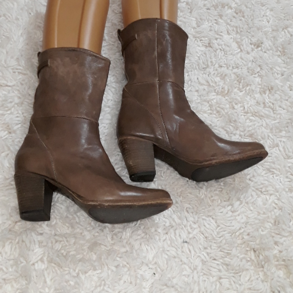 Humanoid Boots - image 3